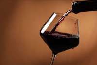 Perang Dagang Memanas, Trump Ancam Kenakan Tarif Wine & Minuman Beralkohol dari Eropa
