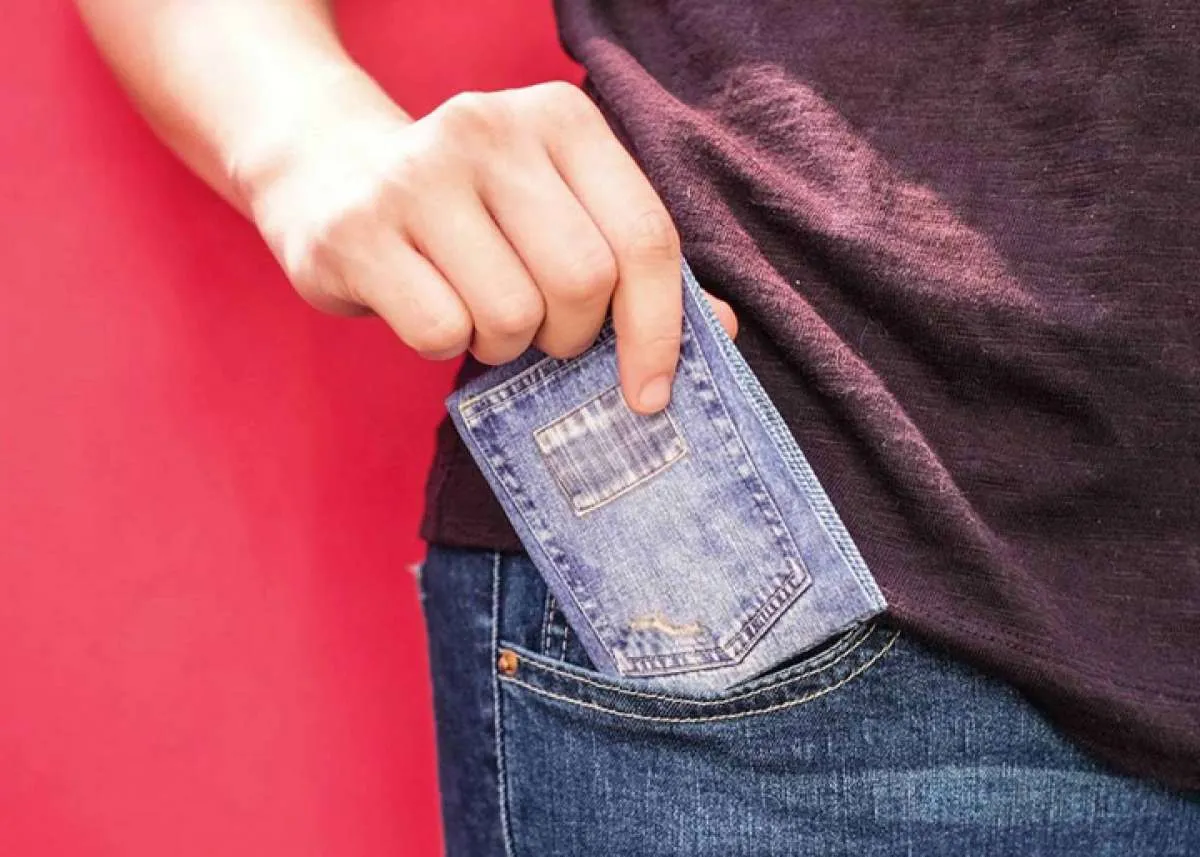 Menyimpan laba dari bisnis dompet kertas