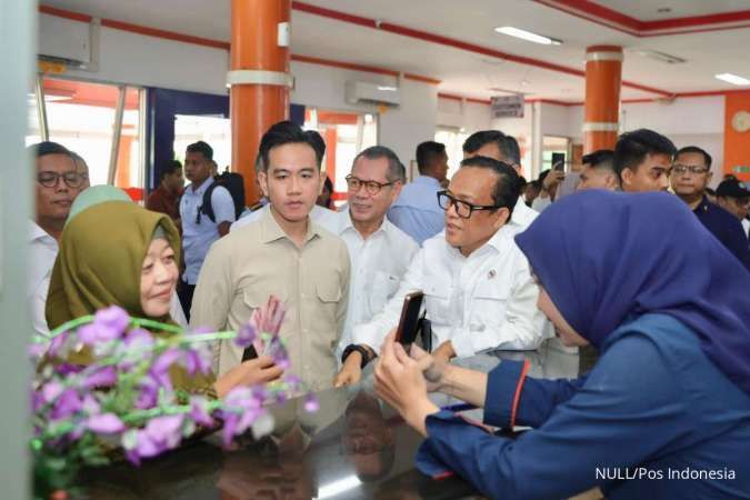 Wapres Gibran Pantau Penyaluran BSU di Kantor Pos Tangerang