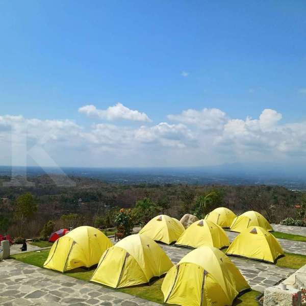 Watu Tapak Camp Hill Jogja tawarkan sensasi bermalam di tenda atau camper van