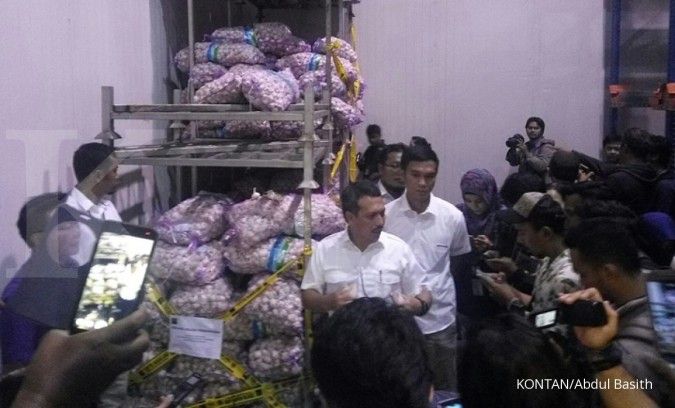 Kemtan akan evaluasi 13 importir bawang putih