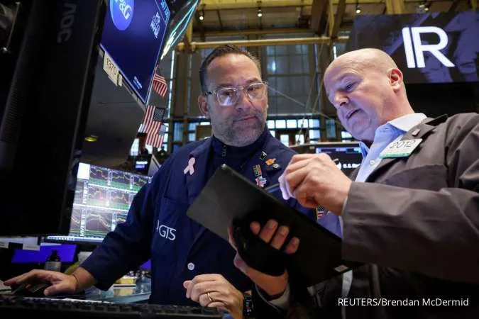 GLOBAL MARKETS-Equity Futures Sink, Gold Rises After Trump Imposes Tariffs