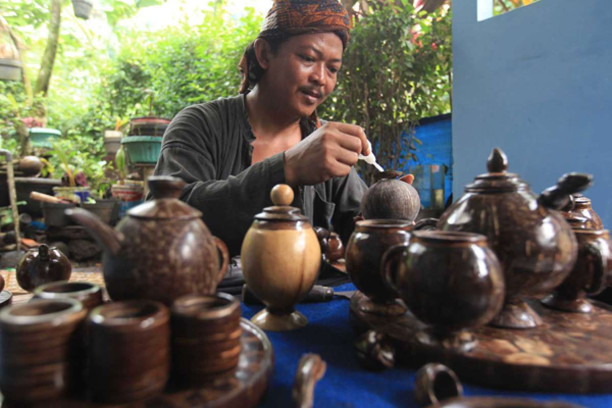 Kerajinan batok kelapa