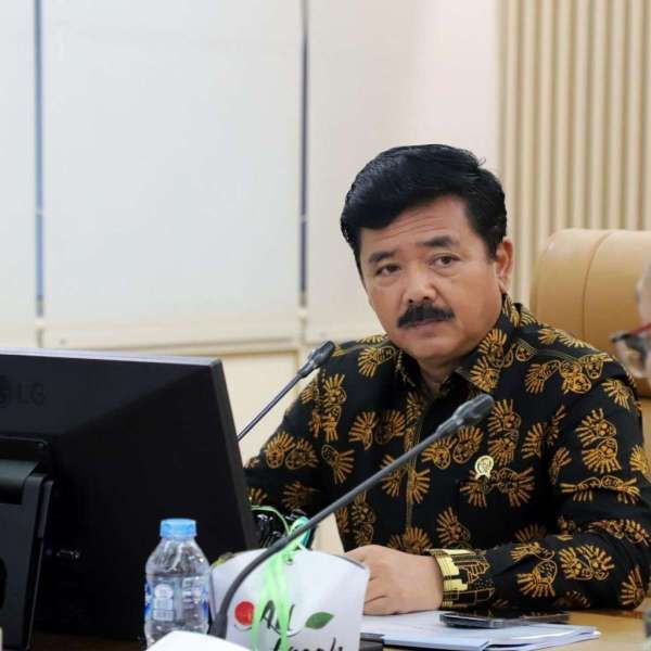 Menteri ATR/BPN Serahkan 1.117 Sertifikat Aset Pemda Sumut, Nilainya Rp 637 Triliun 