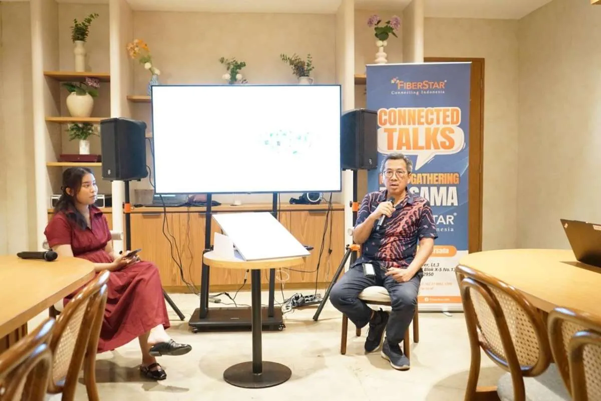 Akselerasi Digital 3T: FiberStar Salurkan Bantuan Logistik dan Internet Satelit