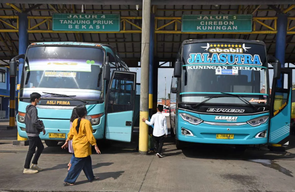 Mulai 1 Juli 2020 kapasitas penumpang bus naik jadi 70% 