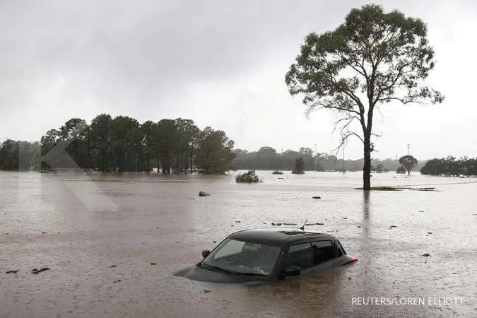 Thousands of Australians Flee Homes as Floods Inundate Towns