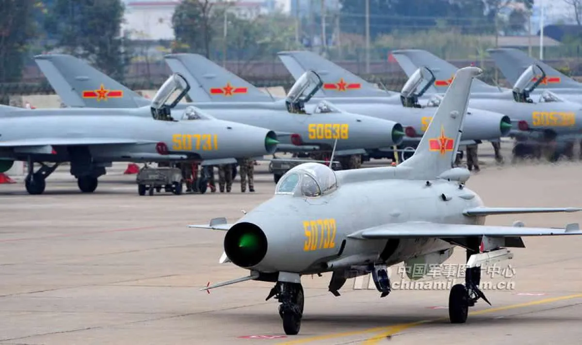 Jet tempur legendaris J-7 milik militer China akan segera dipensiunkan