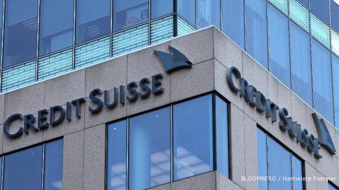 Kinerja mlempem, bos Credit Suisse potong gaji 55%