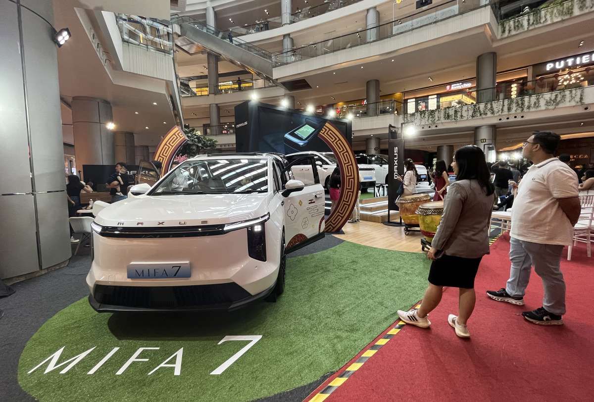 Indomobil Serahkan Mobil Listrik Maxus MIFA Perdana kepada Pelanggan
