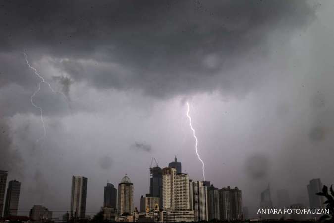 Cuaca Hari Ini dari BMKG di Jakarta dan Sekitarnya, Potensi Hujan Petir di Daerah Ini