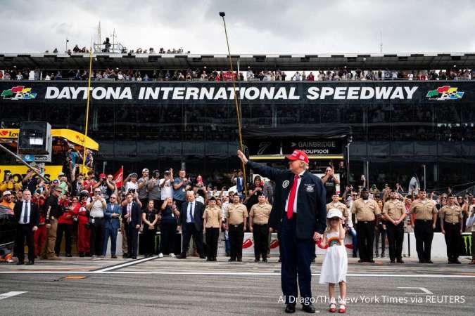 Trump Asyik Nonton Balapan Nascar! Sampaikan Pesan Ini bagi Para Penggemar