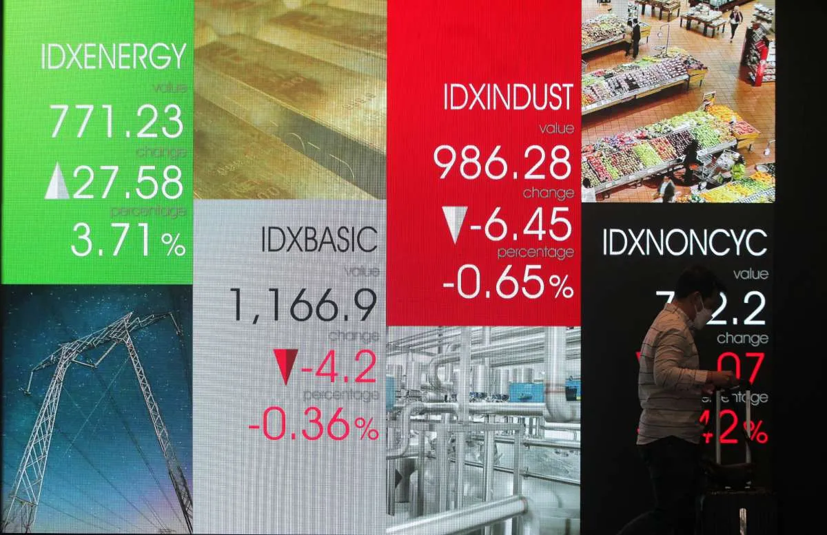 IHSG turun 0,72% ke 5.963 di akhir perdagangan sesi I, Senin (21/6)