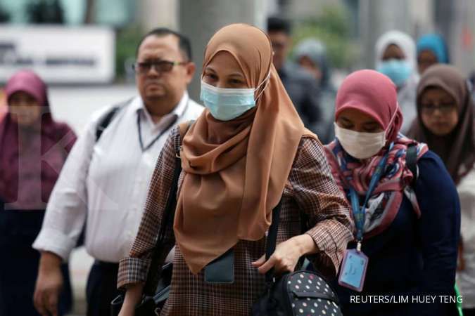 Pembatasan dilonggarkan, arus komuter di Malaysia mulai padat