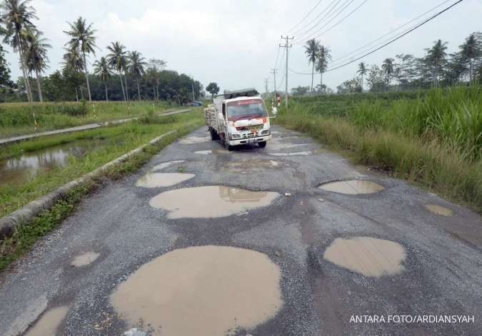 Pemerintah Anggarkan Rp 32,7 Triliun Guna Perbaiki Jalan Rusak di Daerah