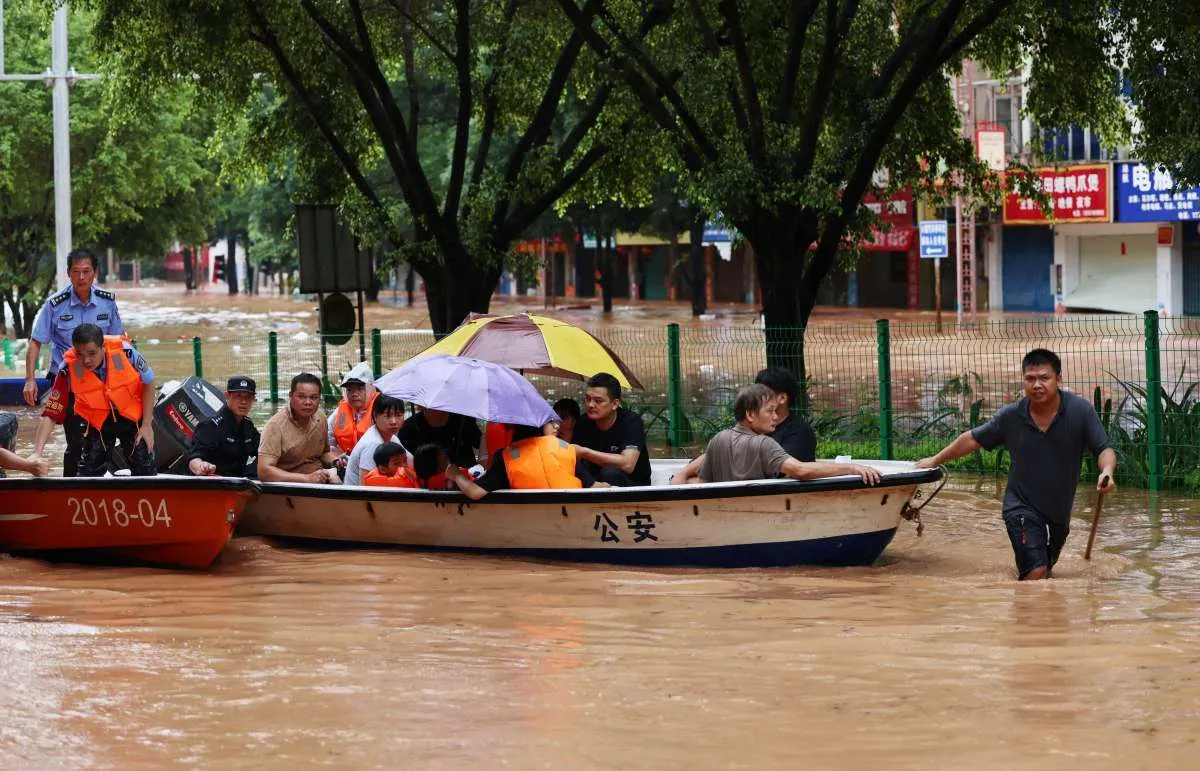 Topan Narra Sebabkan Kekacauan di China dan Vietnam, Picu Hujan dan Banjir