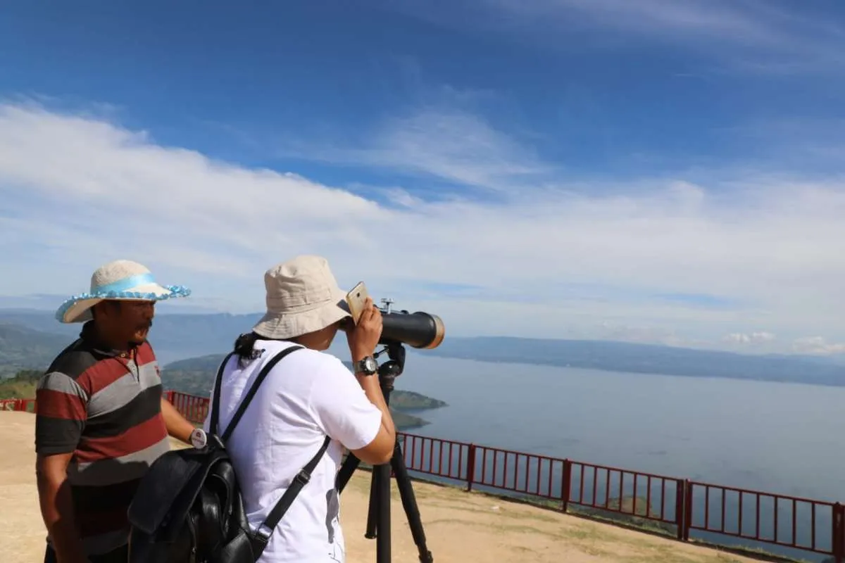 Meneropong kawasan Danau Toba nan elok lewat Tahi Aritonang