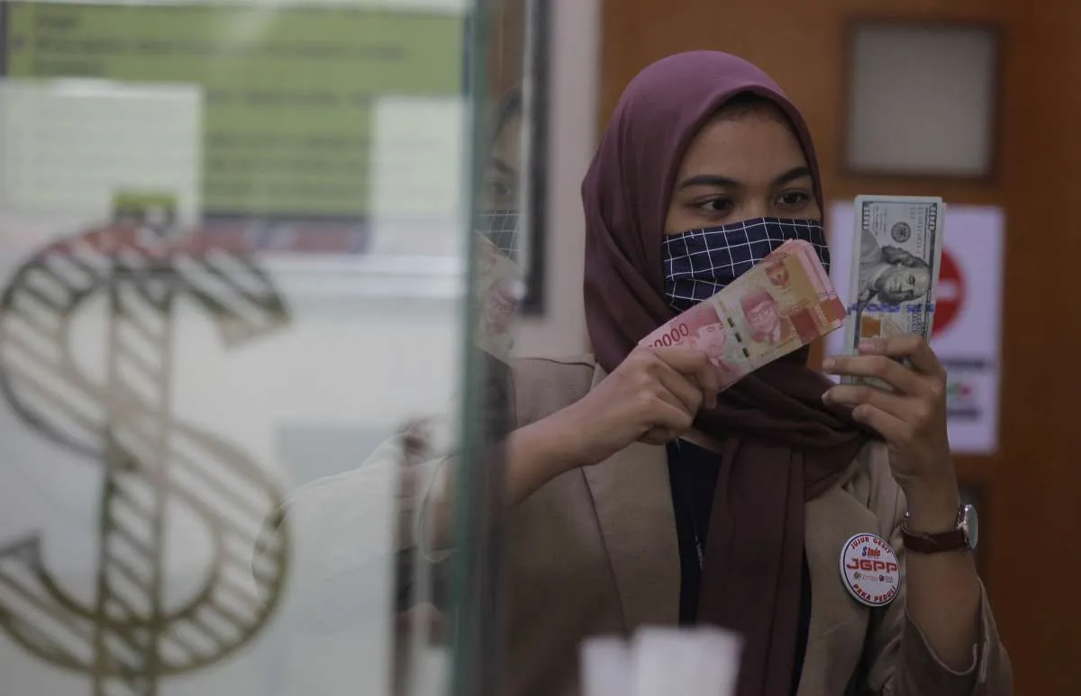 Berhasil tembus level psikologis Rp 14.000 per dolar AS, rupiah dinilai rawan koreksi