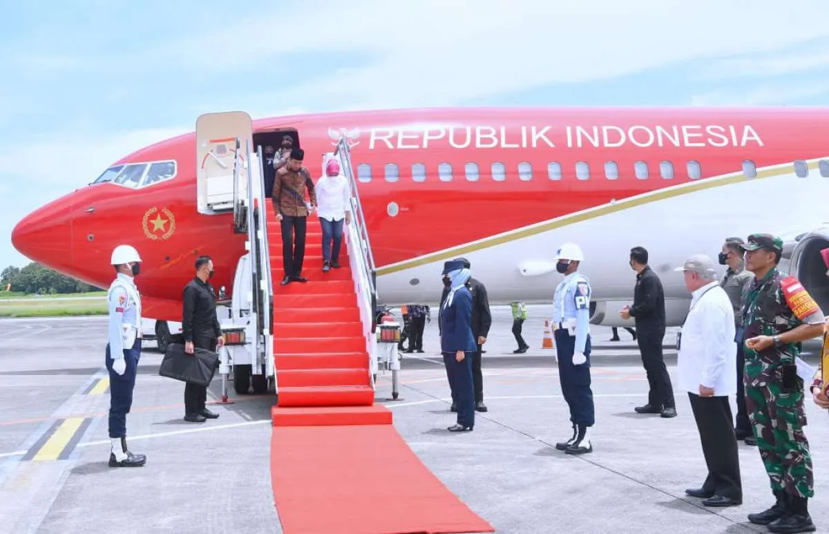 Jelang Upacara HUT RI di IKN, Jokowi Tiba di Balikpapan