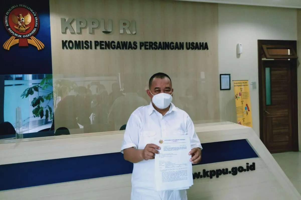 MAKI Serahkan Bukti Lengkap Dugaan Penyelewengan CPO Ke KPPU