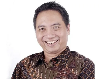 Membangun opini positif