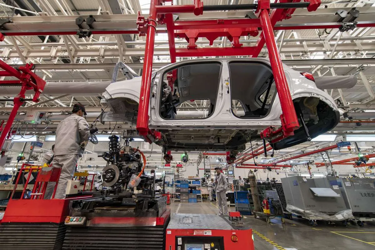 Output Industri China Tumbuh 4,9% pada Oktober, Penjualan Ritel Melambat