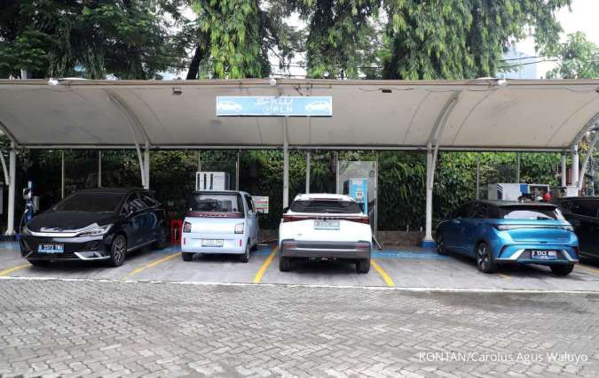 Astra Otoparts (AUTO) dan PLN Bangun SPKLU Tipe Pole Mounted Pertama di Indonesia
