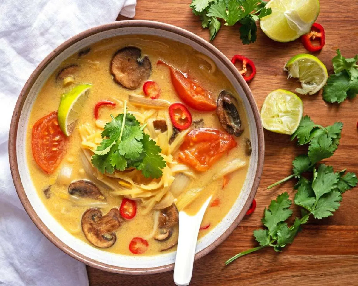 2 Resep Praktis Menu Bihun Kuah Tomyam Menyegarkan Isi Bakso, Udang, dan Cumi