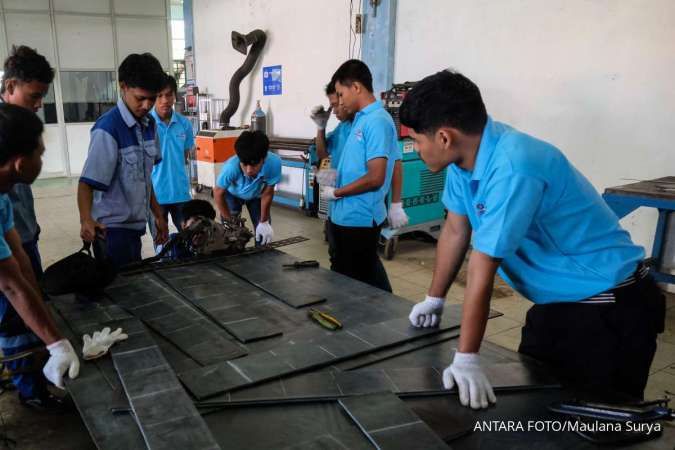 Sektor Manufaktur Melambat, Serikat Pekerja Sarankan Tekan Impor & Pacu Daya Beli