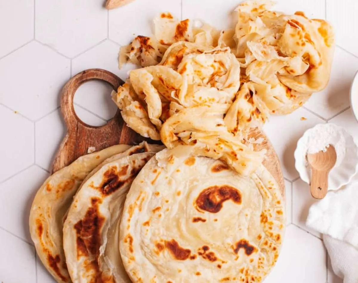 6 Perbedan Paratha vs Naan, Dua Jenis Roti Pipih Lezat Asal India