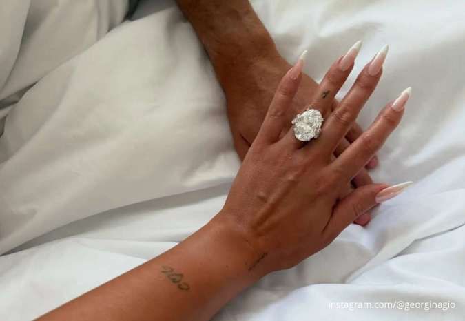 6 Fakta Menarik Cincin Tunangan Cristiano Ronaldo, Berapa Harganya?