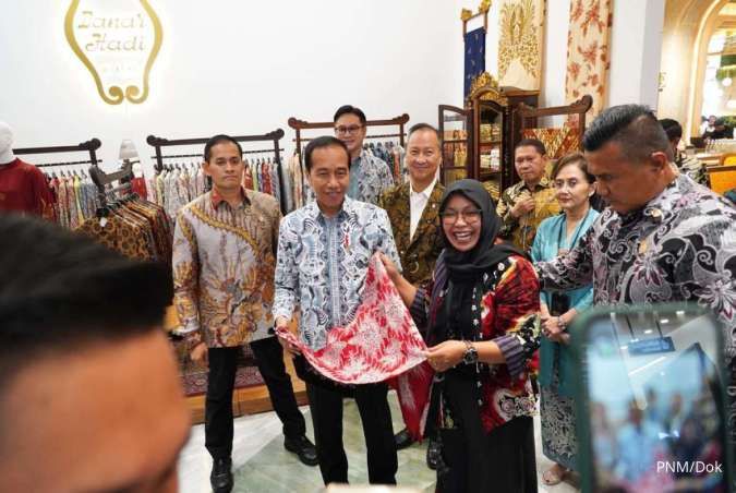 Hadiri Gelar Batik Nusantara 2023, Jokowi Lirik Produk Batik Nasabah PNM 