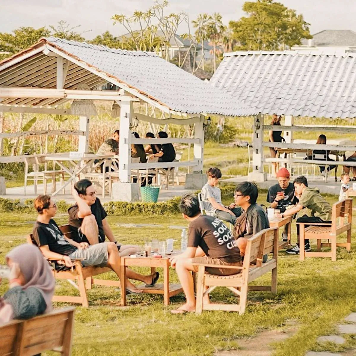 Marisini Coffee Yogyakarta, kedai kopi yang menawarkan pemandangan sawah dan gunung