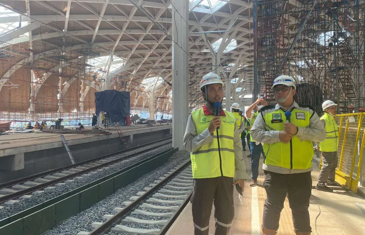 Tingkatkan Kualitas Jalan, KCIC Perbaiki Jalur Darangdang-Nanggaleng di Purwakarta