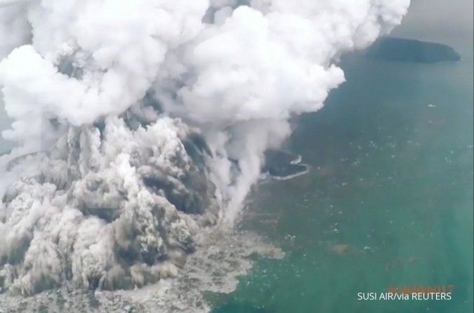 Tinggi Gunung Anak Krakatau tinggal 110 meter saat ini