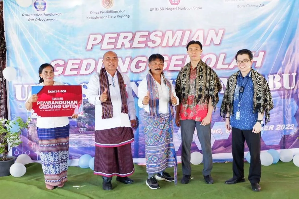 Bakti BCA Ulurkan Donasi untuk Pembangunan Sekolah Dasar Dampak Badai Siklon NTT