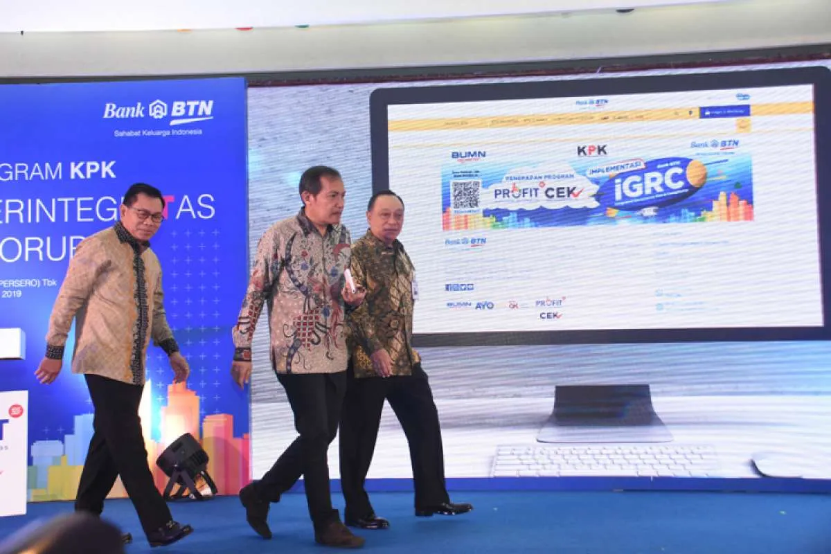 Cuma saham BBTN yang naik, empat saham bank gede lain kompak merah siang ini