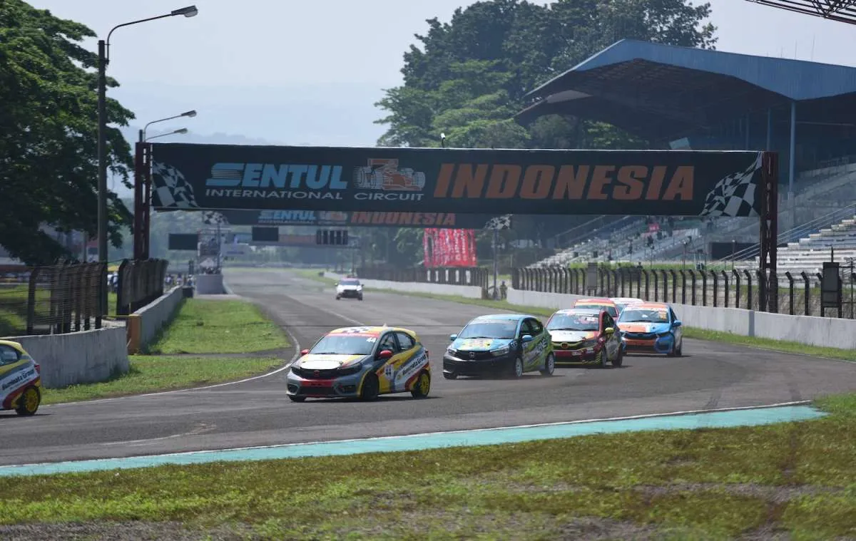 Junus Danuatmojo Jadi Juara Umum di Ajang One Make Race Honda Brio Speed Chalenge2023