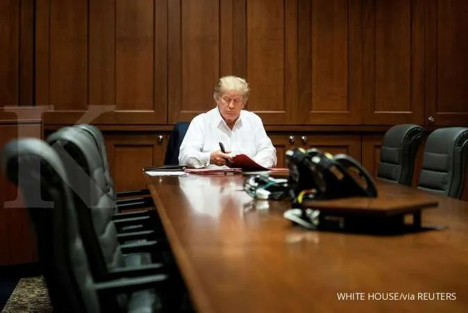 Doctors monitoring Trump's lungs, giving steroid to fight COVID-19 