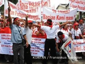 Batam battery company runs out of energy as workers strike