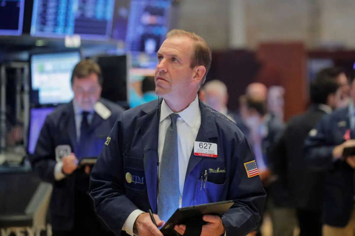 Intel mengangkat Wall Street lebih tinggi perdagangan akhir pekan ini
