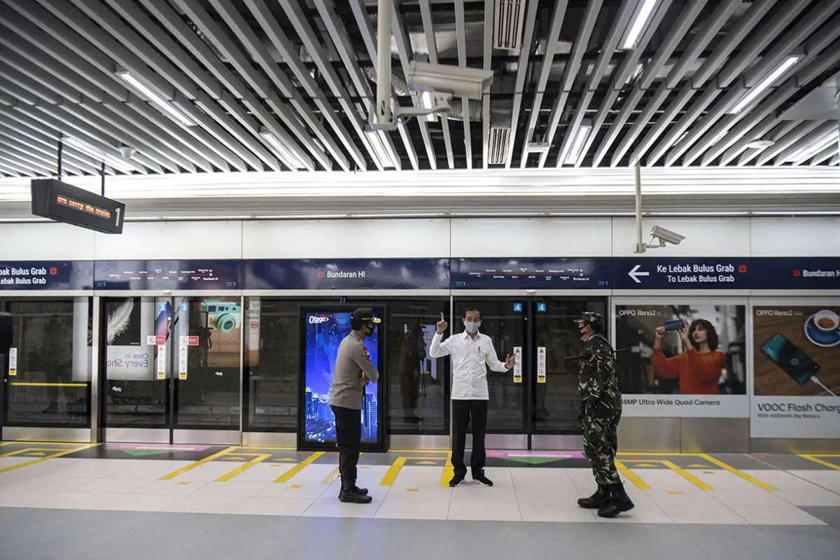 Jokowi: TNI & Polri diterjunkan di 4 provinsi untuk mendisiplinkan PSBB