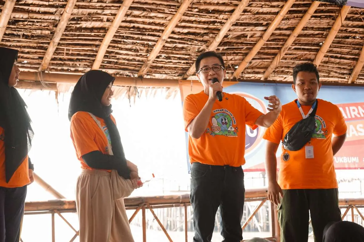 Sambut Hari Mangrove Sedunia, Cleo Tanam 15.000 Pohon Mangrove di Surabaya