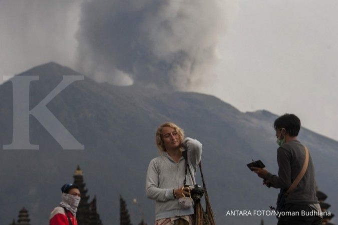 Mt. Agung volcano threatening to blow its top