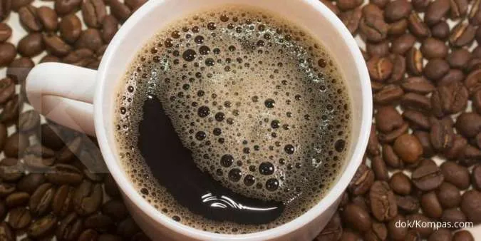 Salah satu cara membersihkan pembuluh darah adalah dengan minum kopi.