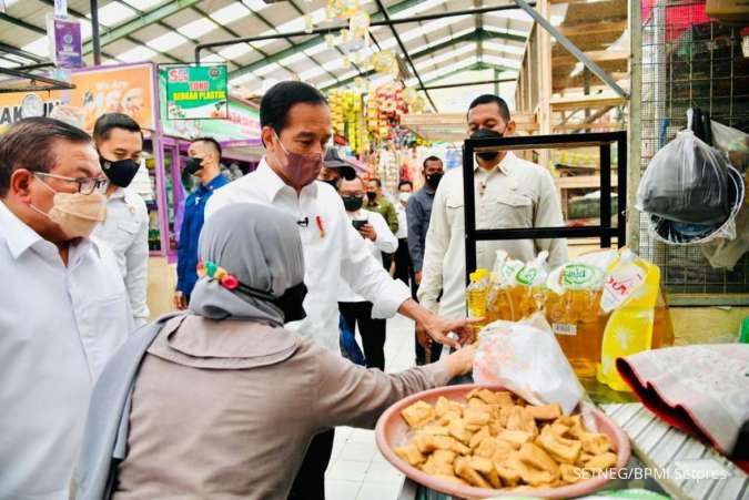 Cek di Pasar, Jokowi: Minyak Goreng Curah Ada Tapi Stok Tidak Banyak