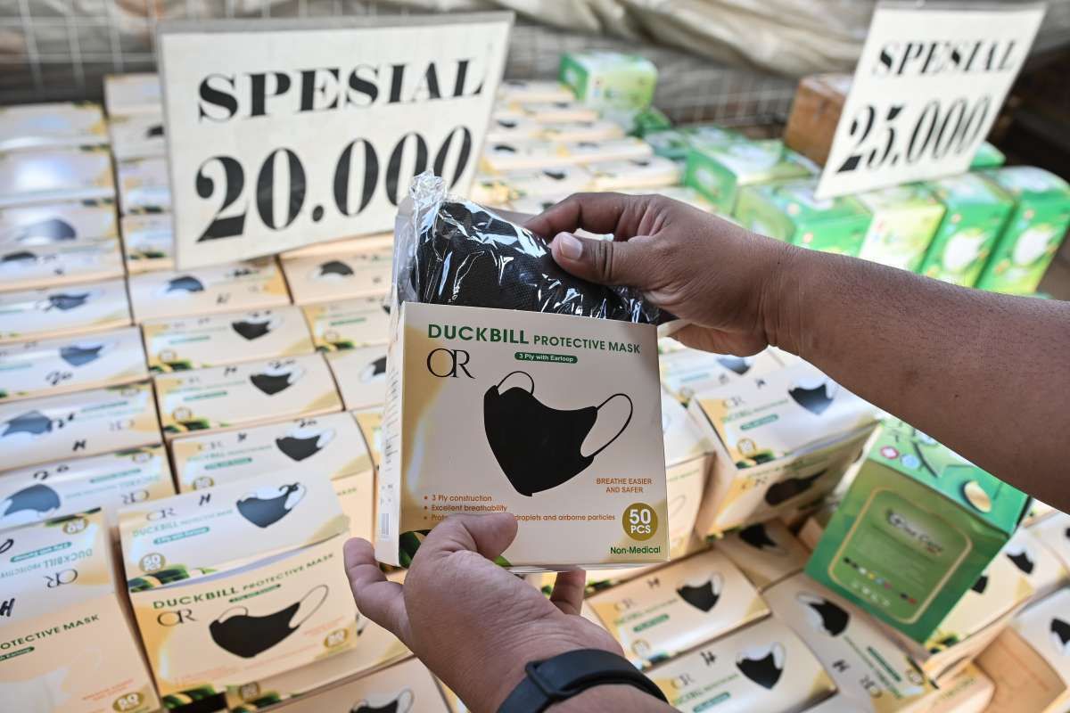 Bisnis Masker Mekar Sesaat Berkat Abu