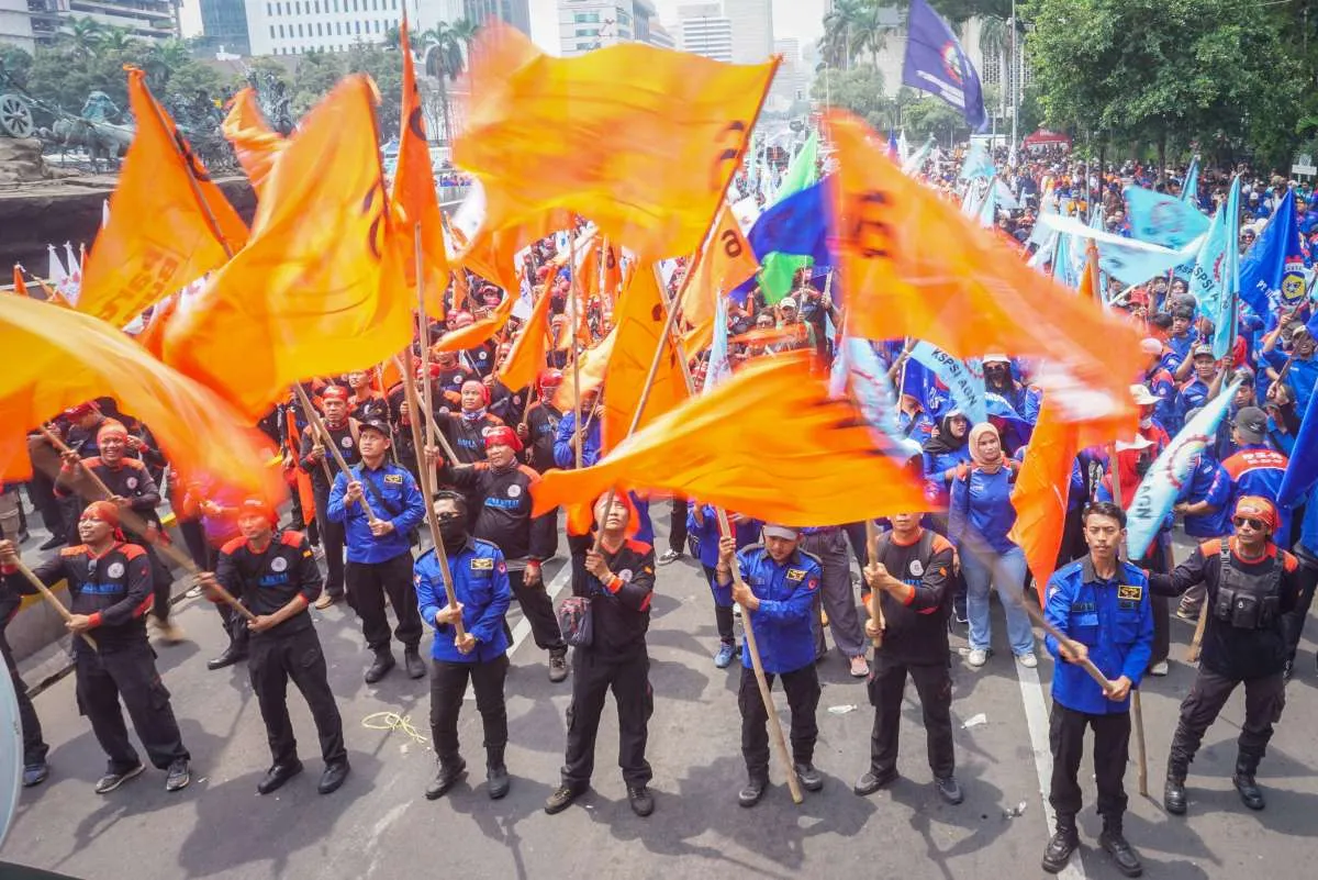 Menaker Janji UMP 2025 Naik, Cek UMK 2024 Di Bekasi Karawang Bandung Bogor Depok