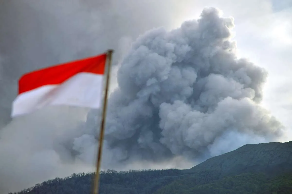 Daftar Gunung Berstatus Siaga dan Waspada per Desember 2023