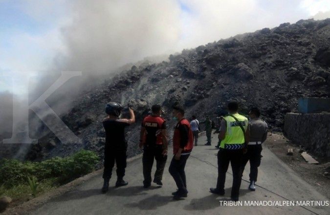 Gunung Karangetang keluarkan asap setinggi 300 meter